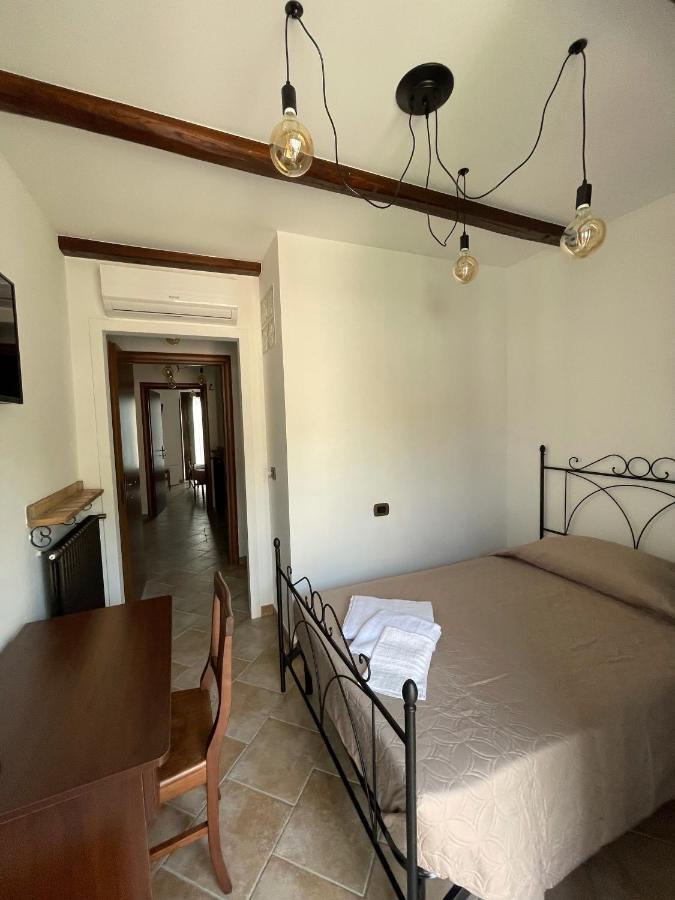 La Vie En Rose Bed and Breakfast Fondi Buitenkant foto