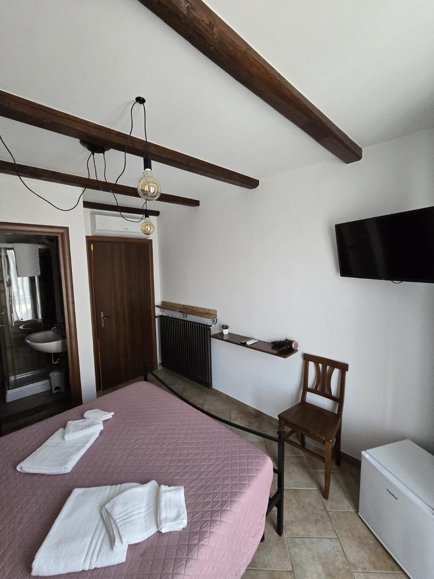 La Vie En Rose Bed and Breakfast Fondi Buitenkant foto